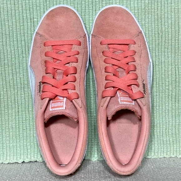 Puma Big Girls Peach/Cream Classic Suede Athletic Low Sneakers Shoes Size US 6C - Picture 5 of 11